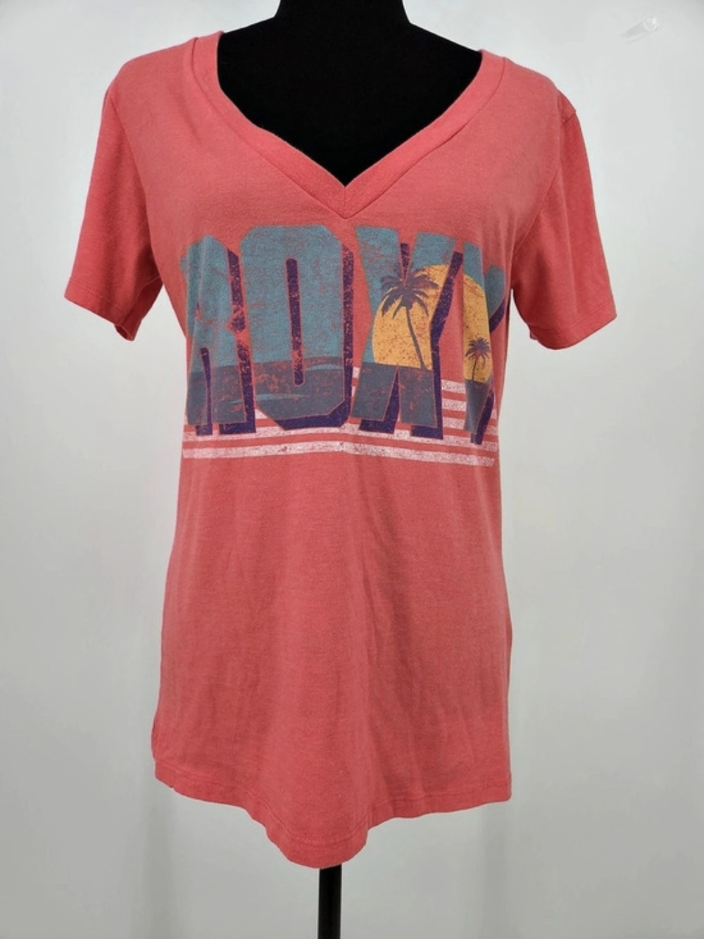 Roxy Graphic V-Neck Tee in Red Size XL